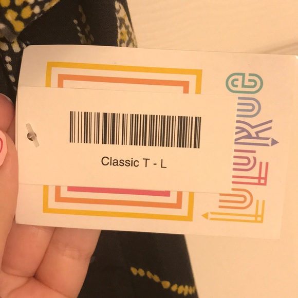LulaRoe Large Classic T - Picture 2 of 3